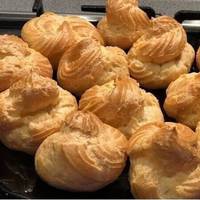 Простий рецепт приготування улюблених еклерів зі згущеним молоком