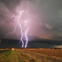 Осінь наступає у Тернополі: завтра обіцяють сильні дощі, грози та град