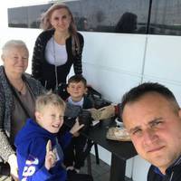 10-річний хлопчик з Кременця, у якого померла мама та пішов батько, готується до складної операції на хребті