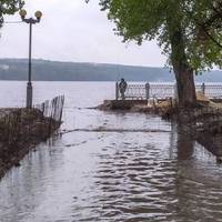 Через дощі та реконструкцію русла річки у Тернополі затопило парк і набережну (ФОТО)