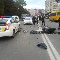 Утікав після аварії: подробиці ДТП у Тернополі за участі патрульних та мотоциклістів (ФОТО)