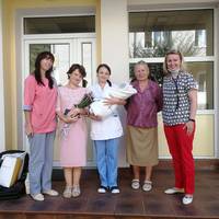 Зворушлива історія: у Тернопільському перинатальному центрі допомогли жінці з інвалідністю, яка народила хлопчика. Відео