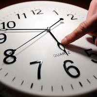 У ВР пропонують відмовитися від сезонного переведення годинників