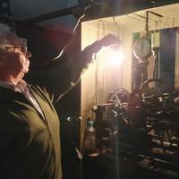 20 років житель Тернопільщини щодня заводить годинник на міській ратуші