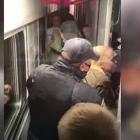 “Бухали, кричали, бігали голі”: потяг “Львів – Київ” зупинили через п’яних малолітніх дівчат (ВІДЕО)