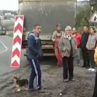 У місті на Тернопільщині вантажівка ледь не заїхала у житловий будинок (Відео)