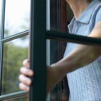 У центрі Тернополя жінка викинулася з вікна 4-го поверху