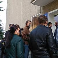 У Тернополі досі не можуть видати бюлетені представникам дільничних комісій (фото)