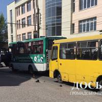 У Тернополі водій маршрутки переїхав пенсіонерку – і знову сів за кермо