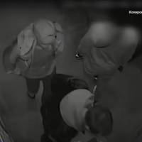 У Тернополі розшукують хлопців, які розрахувалися чужою карточкою (ВІДЕО)