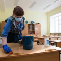 Захворіло багато вчителів та батьків: у Тернополі через коронавірус закрили школу