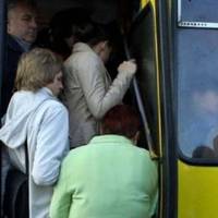 Незважаючи на карантин у Тернополі їздять переповнені маршрутки