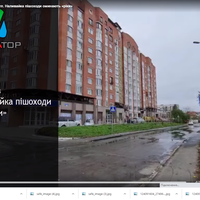 Дорога у воді. На вул. Наливайка пішоходи оминають «ріки» (Відео)