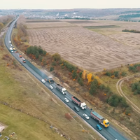 Неймовірне видовище з висоти пташиного польоту: як ремонтують дорогу біля Дружби (відео)