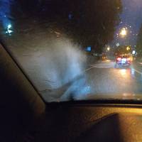 “Їй було дуже зле”: у Тернополі патрульні допомогли чоловікові, що віз у авто вагітну (ВІДЕО)