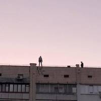 На Тернопільщині поліцейські зняли з даху багатоповерхівки нетверезого чоловіка