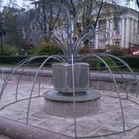 У Тернополі встановлюють новорічну ілюмінацію