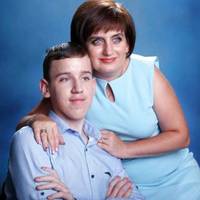 У Тернополі шукають волонтера, який би носив юнака з інвалідністю на заняття з плавання (відео)