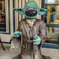 У центрі Тернополя встановили монумент джедаю із 