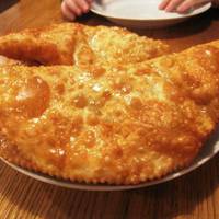 Тісто, з якого завжди виходять хрусткі чебуреки з бульбашками