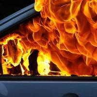 Вночі у Тернополі загорівся легковий автомобіль