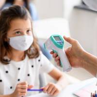 За останню добу у Тернопільській області на коронавірус захворіли 48 педагогів та 25 учнів