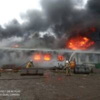 “Горить прямо зараз”: Масштабна пожежа агропідприємства на Тернопільщині (ФОТО)