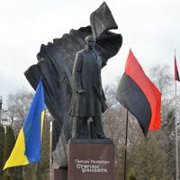 Тернополяни вимагають повернути Степану Бандері звання герой України