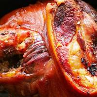 Свиняча рулька на Новий рік! М’ясо можна їсти губами