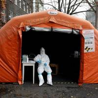 У Польщі планують безкоштовно вакцинувати від коронавірусу українців, які перебувають у країні