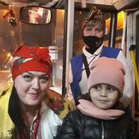 У Тернополі Солоха керує тролейбусом і пригощає маленьких пасажирів цукерками