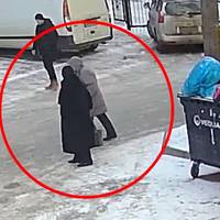 Тернополян попереджають про двох шахрайок, які приходять до чужих квартир. Відео