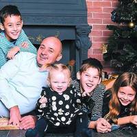 Тернополянин Андрій Савчук вірить, що відшукає та обійме маму, яка його народила