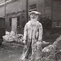 Фото снігових скульптур солдат у Бережанах ХХ століття з’явилися у соцмережах