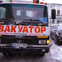 У Тернополі евакуювали на штрафмайданчик 16 авто, які заважали снігоочисній техніці