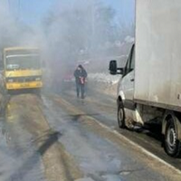 У центрі Тернополя посеред дороги спалахнув автомобіль