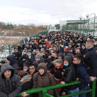 На українсько-польському кордоні кількатисячна черга людей