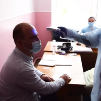 Мер Чорткова першим у місті вакцинувався від COVID-19 (відео)