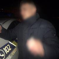 П'яний та без водійського посвідчення: у Тернополі горе-водій врізався у припарковане авто і намагався втекти