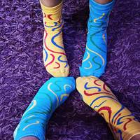 На підтримку “сонячних людей” у Тернополі триває акція “Кольорові шкарпетки”