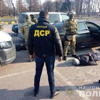 “256 000 грн і 140 000 євро”: спіймали професійних спортсменів, які грабували валютчиків у Тернополі (Фото, Відео)