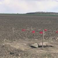 Сенсаційна знахідка! Тернопільщина! Тракторист це виявив просто посеред поля та відразу викликав поліцію! (ФОТО)