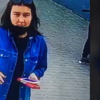 У Тернополі жінка обікрала відвідувачку ТРЦ: розшук (Відео)