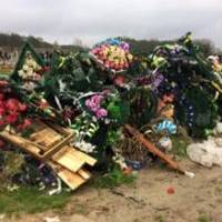 Тернополян закликають не нести штучні квіти на кладовища