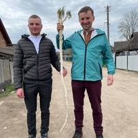 На Тернопільщині напередодні Великодня викопали хрін-гігант (ФОТО)
