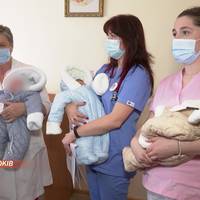 Трьох дітей, яких напередодні Великодня залишили у “Вікні життя” перевели у Тернопільську обласну дитячу лікарню