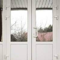 У школі Тернополя 10-річний учень знепритомнів від удару вхідних дверей: в нього серйозні травми