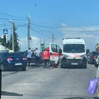 У Тернополі на перехресті зіткнулися “швидка” та “БМВ” (ФОТО)