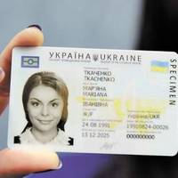 Українцям тимчасово не видаватимуть водійські права