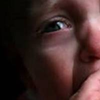 Вдягнула на голову пакет ще й сіла зверху: бабуся розповіла як її донька мало не вбила рідну дитину